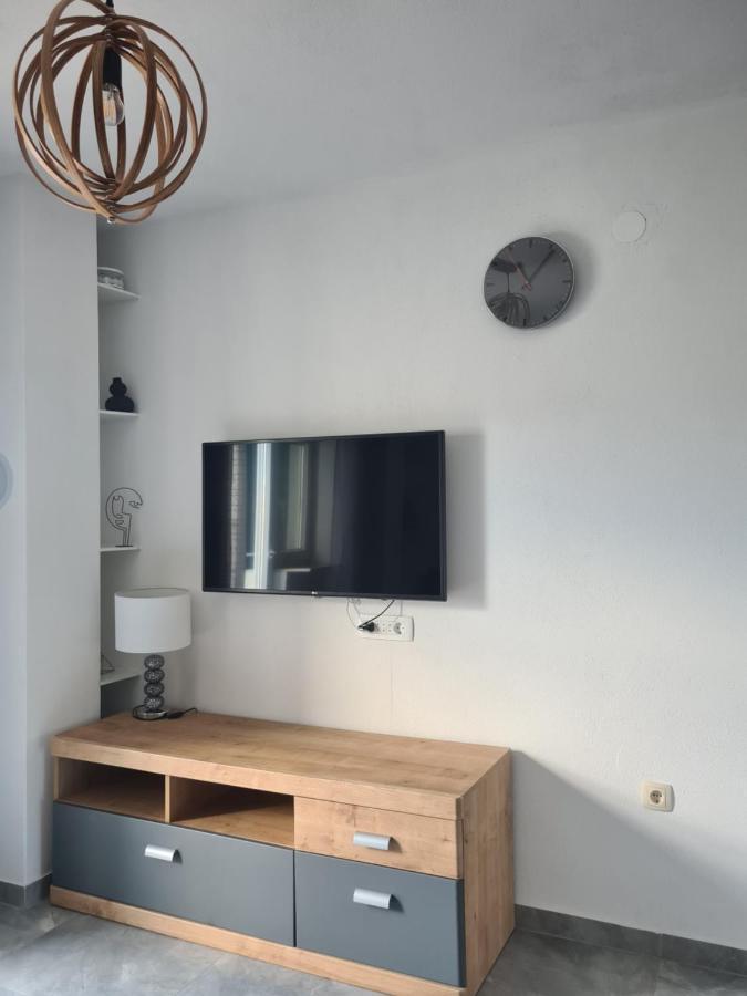 Hello Sunshine - Apartment On The Beach Zubovici Bagian luar foto